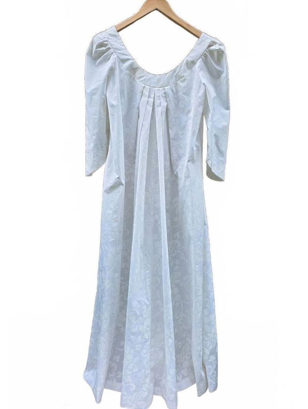 VTG Hilo Hattie White Jacquard Bridal Muumuu Dress S Crossover Watteau Train